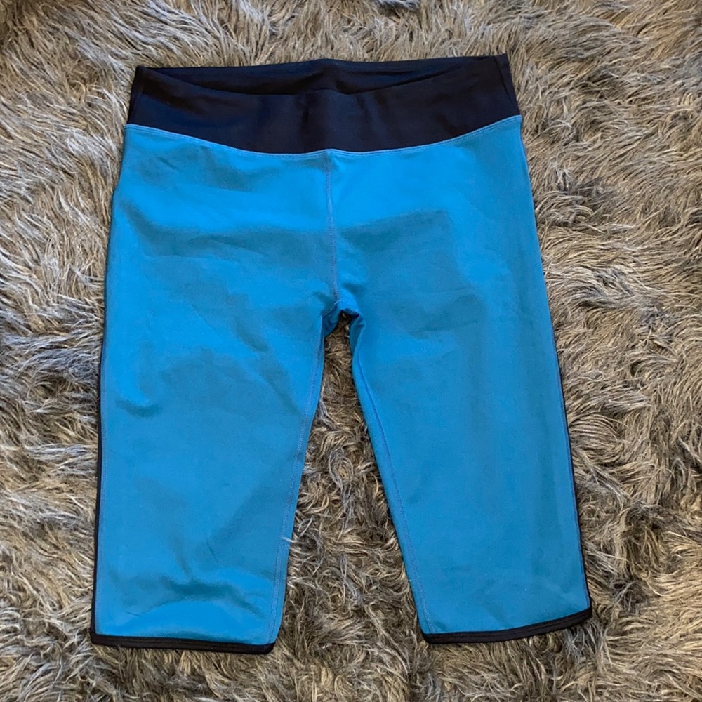 Women's Fabletics crop workout leggings , size XL